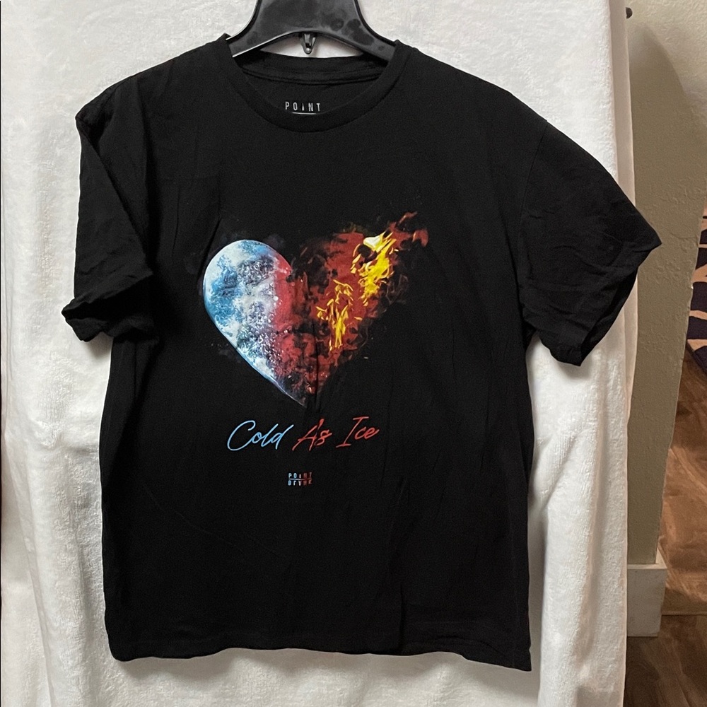 Point Blank Black Graphic T-Shirt with Fire and Ice Heart Design Men’s Size L